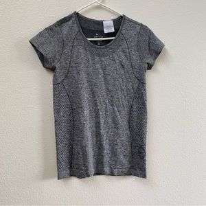 Nike Dri-Fit Womens Size Medium Gray Short Sleeve